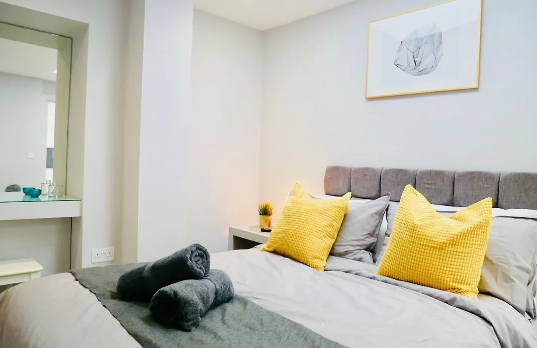 Stunning Sea View Apartment Near The Beach, Bournemouth & Poole-1